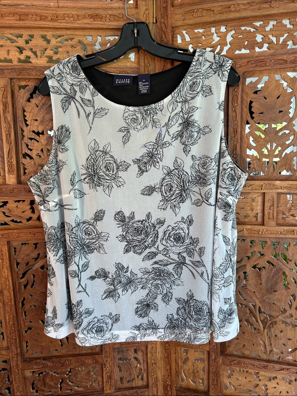 Hilliard & Hansen Light gray-white and black dressy tank top.
XL
